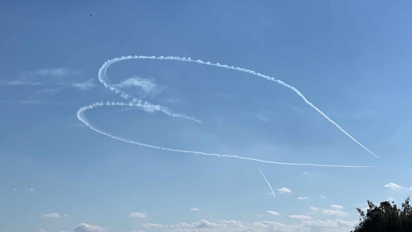 飛行機雲 ウッドライフ中島